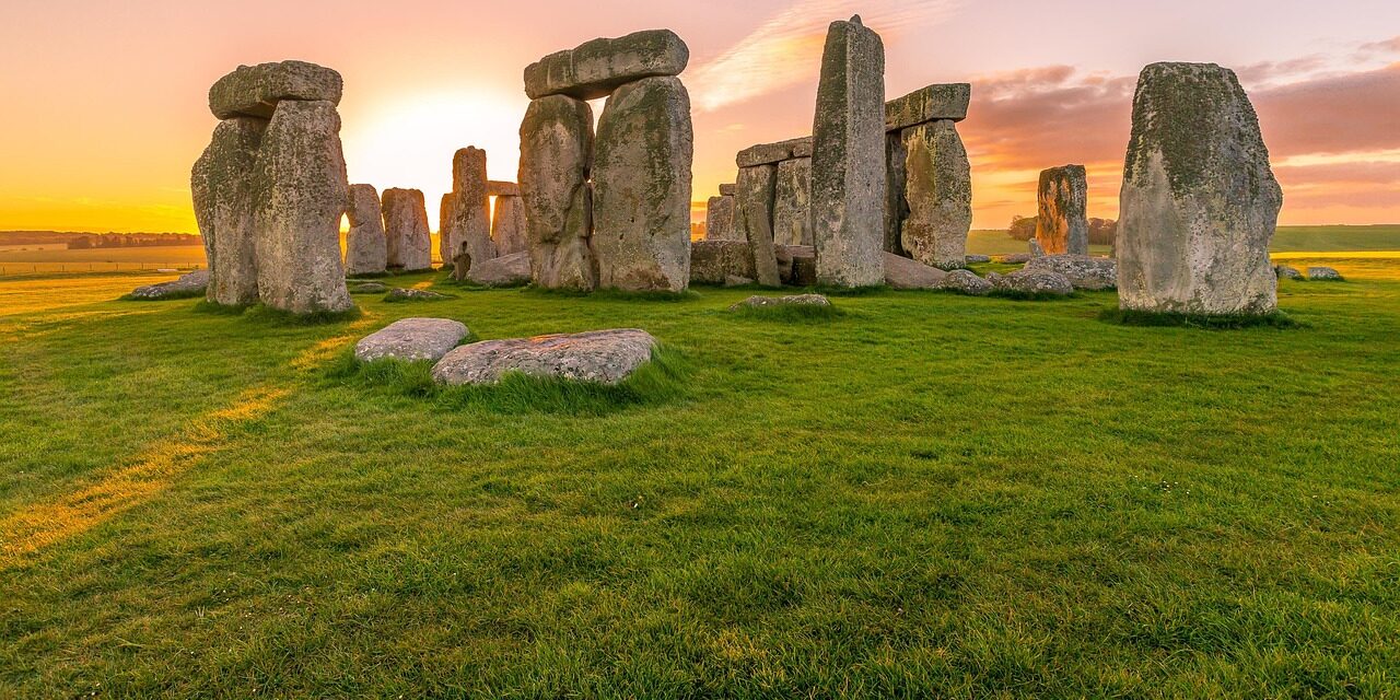 Chinese Students Visit Stonehenge